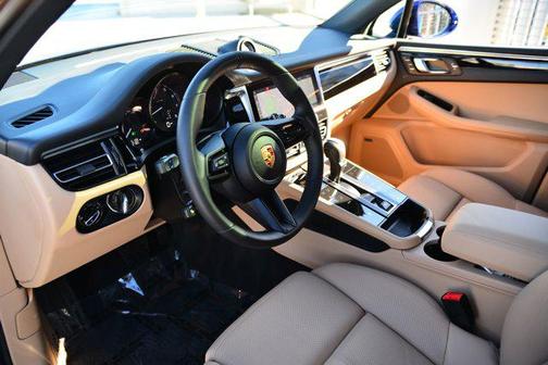 2025 Porsche Macan AWD