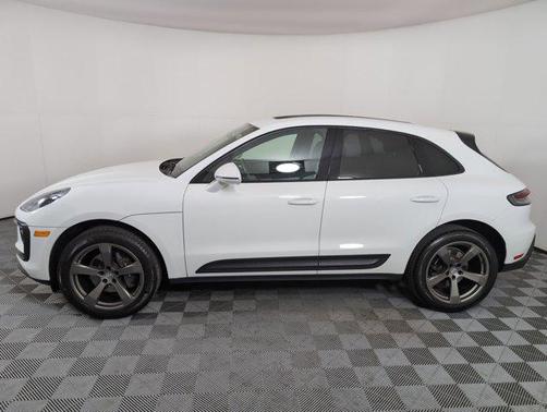 2022 Porsche Macan AWD
