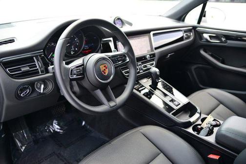 2022 Porsche Macan AWD
