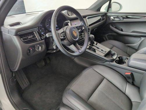 2022 Porsche Macan AWD
