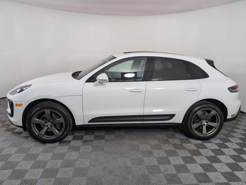 2022 Porsche Macan AWD