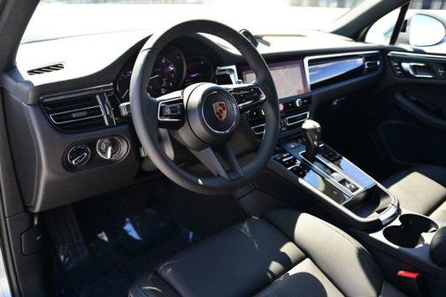 2026 Porsche Macan AWD