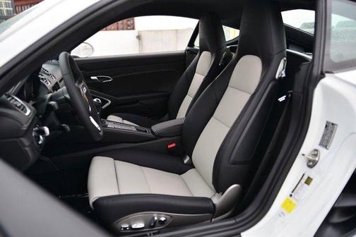 2025 Porsche 718 Cayman Style Edition