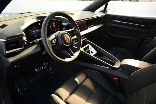 2025 Porsche Macan 4S