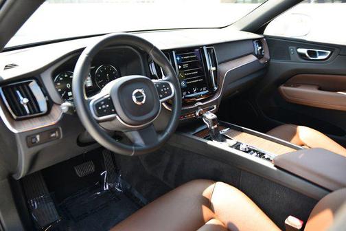 2021 Volvo XC60 T5 Momentum