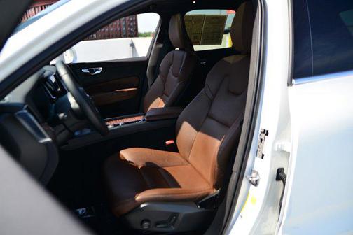 2021 Volvo XC60 T5 Momentum