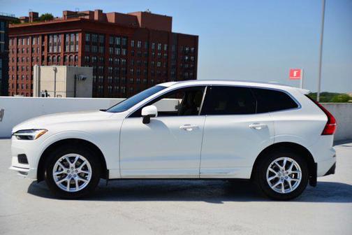 2021 Volvo XC60 T5 Momentum