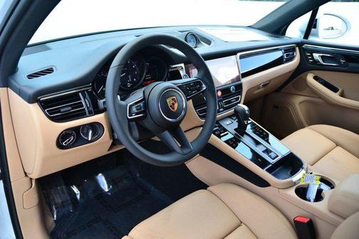2025 Porsche Macan AWD