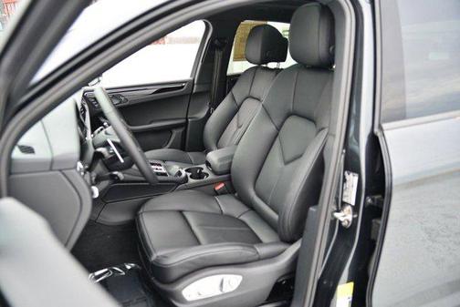 2025 Porsche Macan AWD