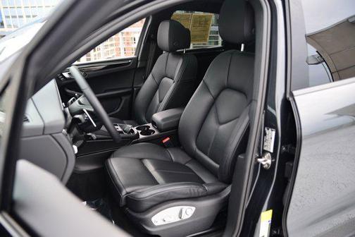 2025 Porsche Macan AWD