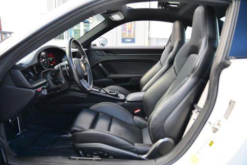 2023 Porsche 911 Carrera GTS