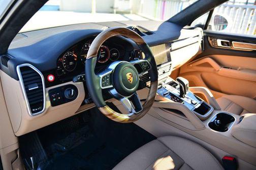 2023 Porsche Cayenne Cayenne E-Hybrid Platinum Edition