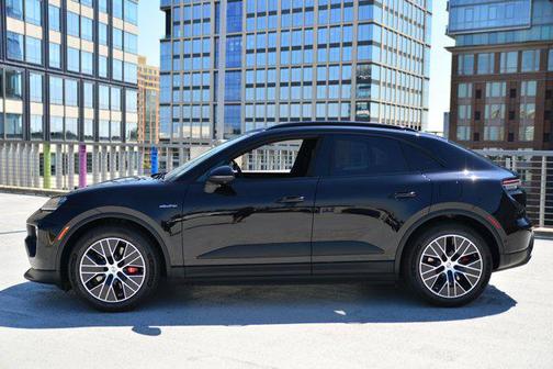 2025 Porsche Macan 4S