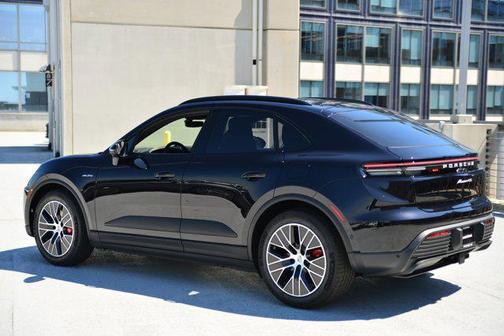 2025 Porsche Macan 4S