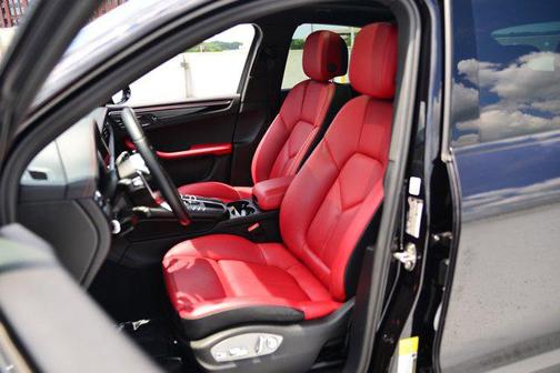 2021 Porsche Macan Base