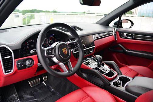 2022 Porsche Cayenne Platinum Edition