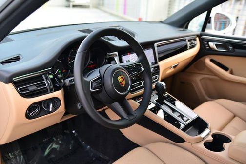 2025 Porsche Macan AWD