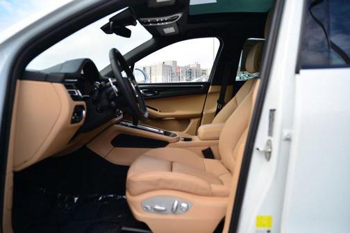 2025 Porsche Macan AWD