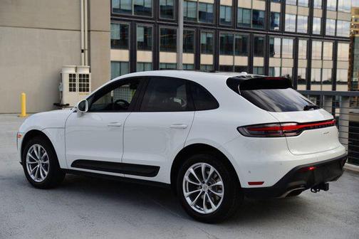 2025 Porsche Macan AWD