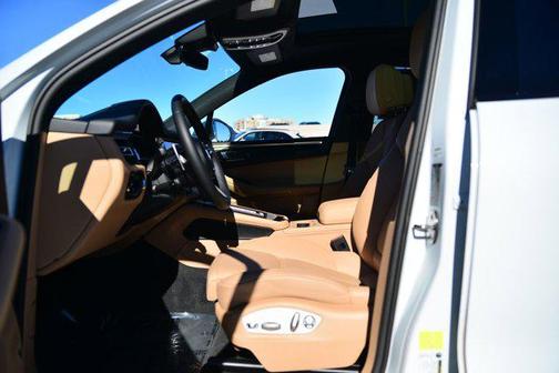 2025 Porsche Macan AWD