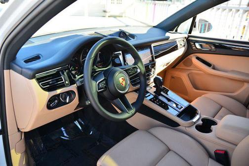 2025 Porsche Macan AWD