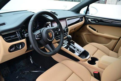 2025 Porsche Macan Base