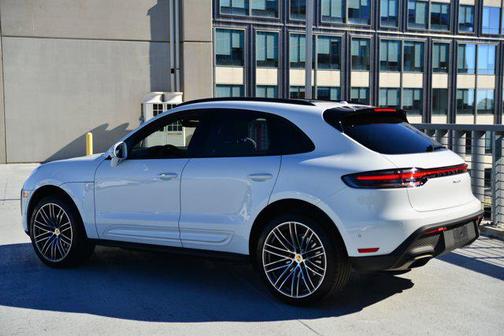 2025 Porsche Macan AWD