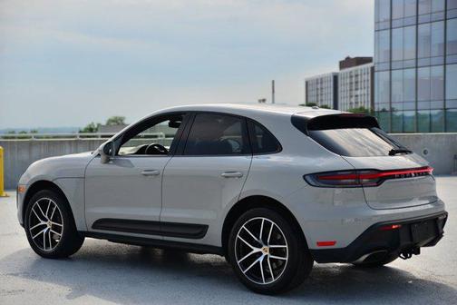 2022 Porsche Macan Base