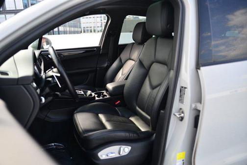 2022 Porsche Macan Base