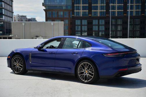 2023 Porsche Panamera 4 Platinum Edition