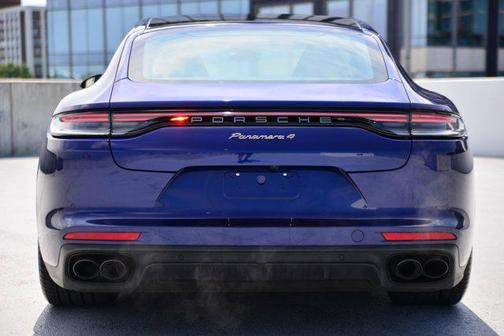 2023 Porsche Panamera 4 Platinum Edition