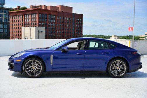2023 Porsche Panamera 4 Platinum Edition