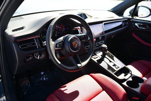 2026 Porsche Macan AWD