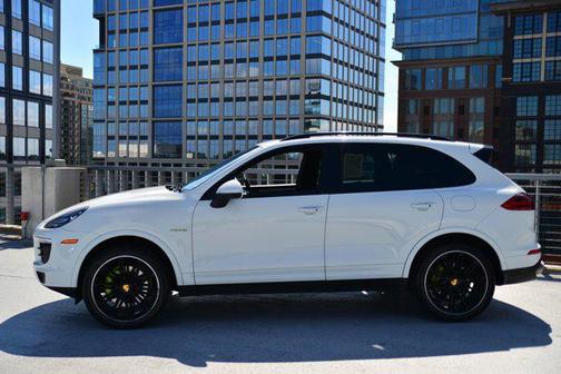 2017 Porsche Cayenne Platinum Edition