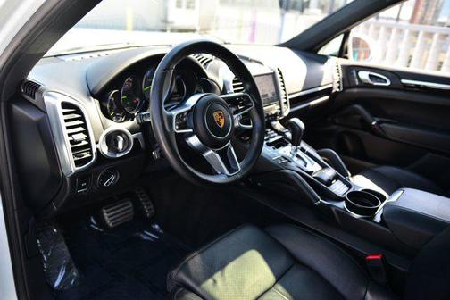 2017 Porsche Cayenne Platinum Edition