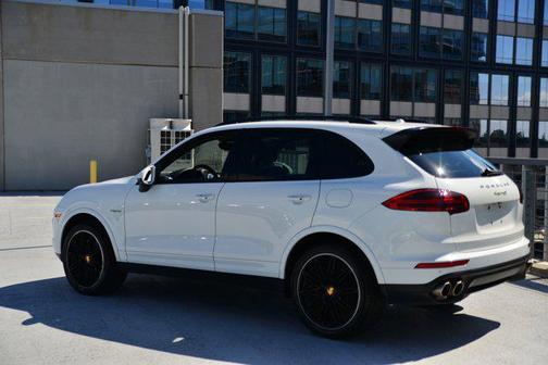 2017 Porsche Cayenne Platinum Edition