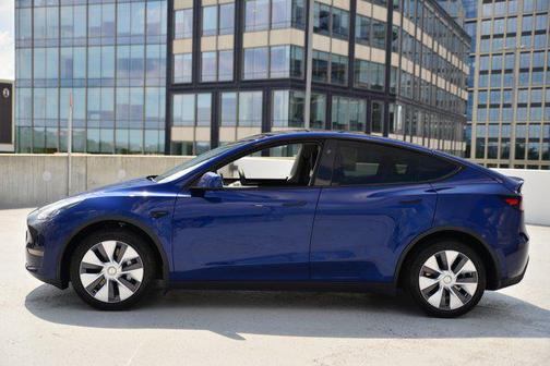 2024 Tesla Model Y Long Range Dual Motor All-Wheel Drive