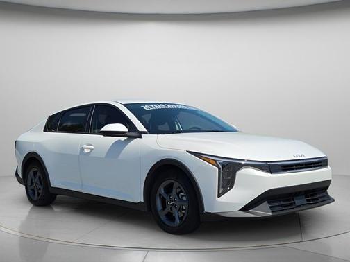 Snow White Pearl 2025 Kia K4 LXS