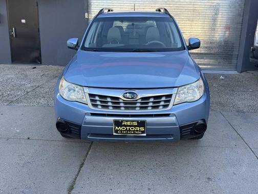 Blue 2011 Subaru Forester 2.5 X Premium