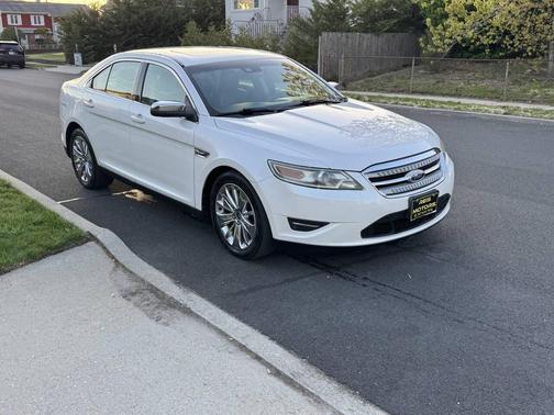 White Platinum Metallic Tri-Coat 2011 Ford Taurus Limited