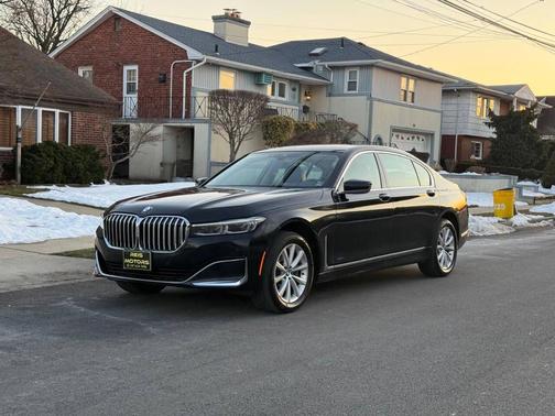 Black Sapphire Metallic 2022 BMW 740 i xDrive