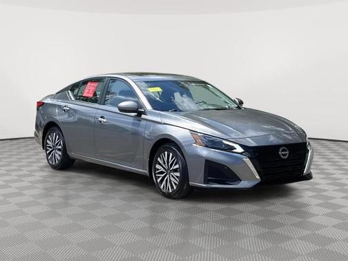 Gun Metallic 2024 Nissan Altima 2.5 SV