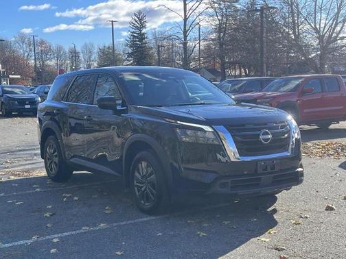 2024 Nissan Pathfinder S