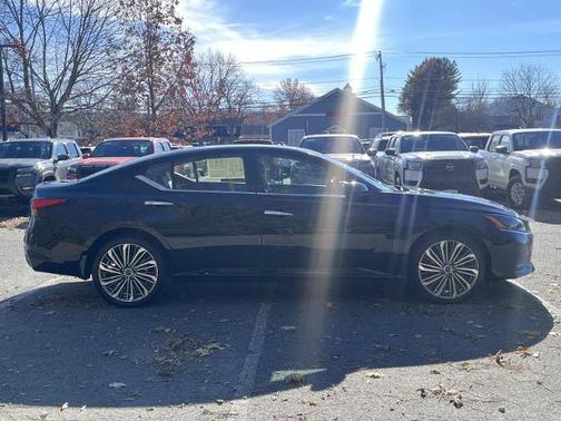 2023 Nissan Altima 2.5 SL