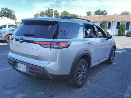 2024 Nissan Pathfinder SV