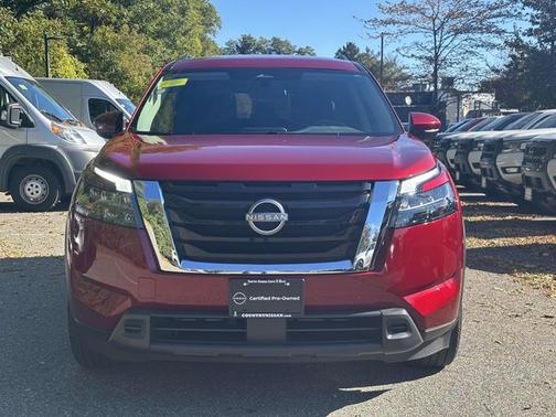 2024 Nissan Pathfinder SV