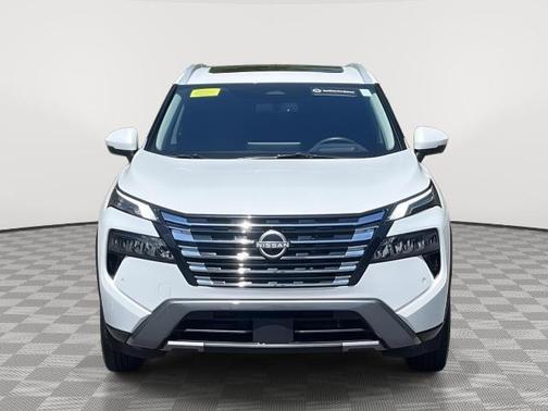 Everest White P 2025 Nissan Rogue SL