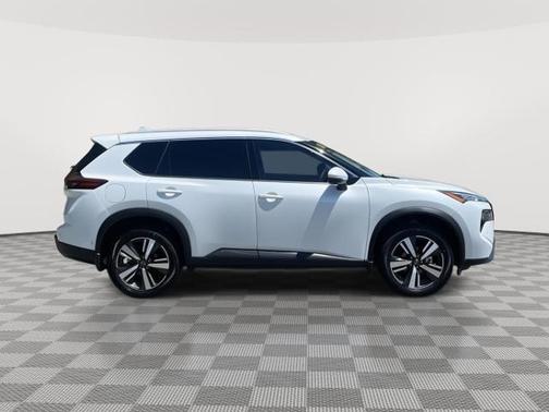 Everest White P 2025 Nissan Rogue SL