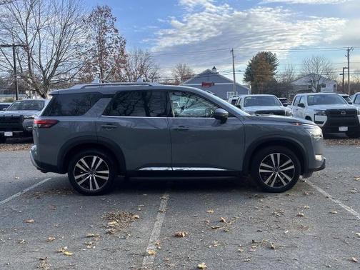 2023 Nissan Pathfinder Platinum