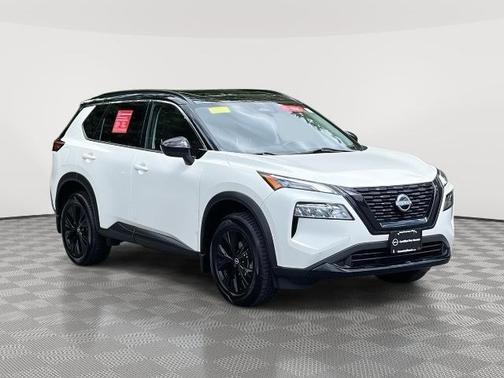 2 Tone White / Black Roof 2023 Nissan Rogue SV
